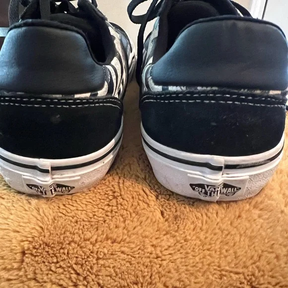 Vans - Picture 3 of 5